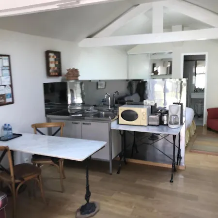 Clos Saint Nicolas Oda ve Kahvaltı 3*